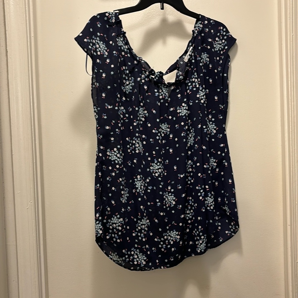 Navy blue with floral pattern size xl Lauren Conrad blouse